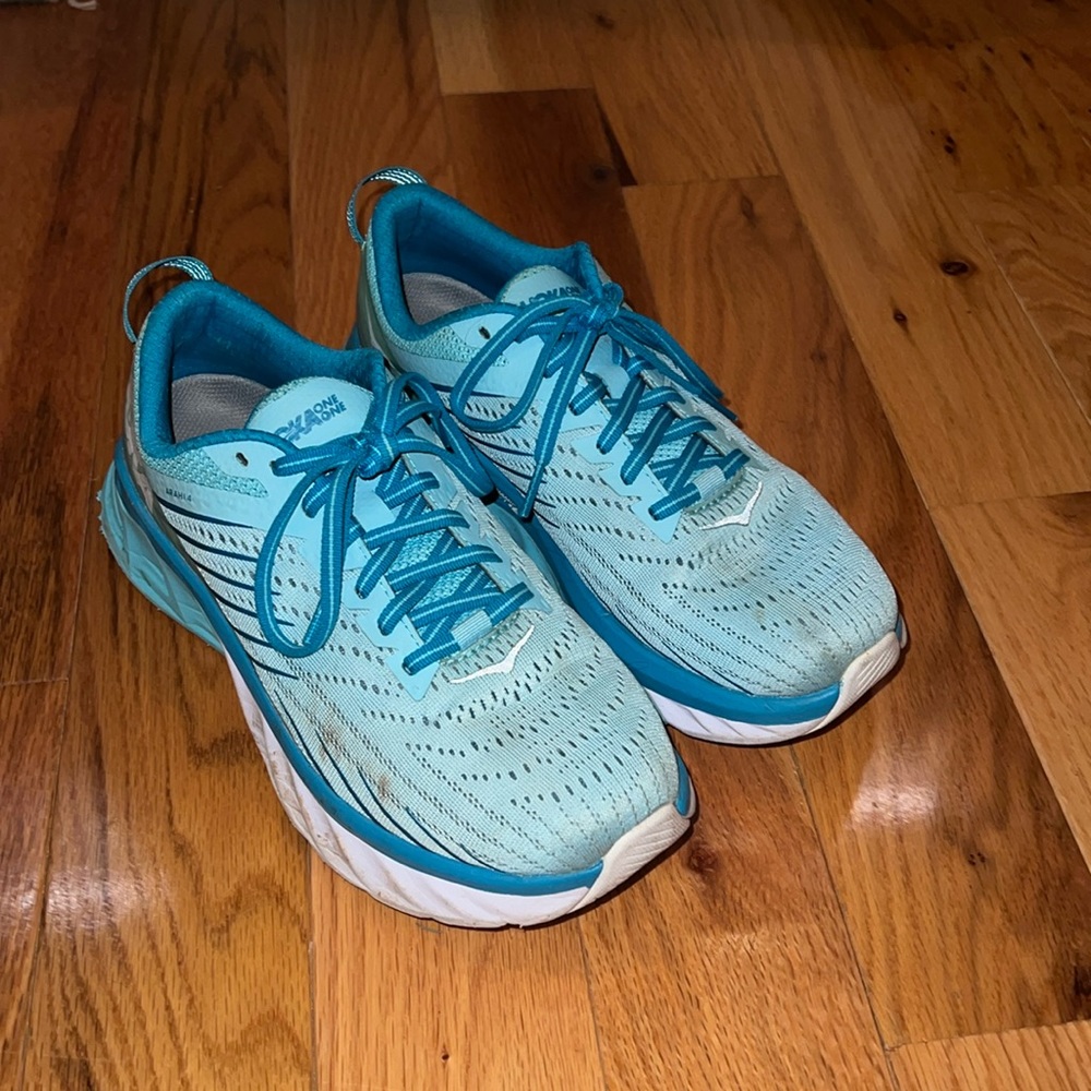 Used hoka one one arahi 4